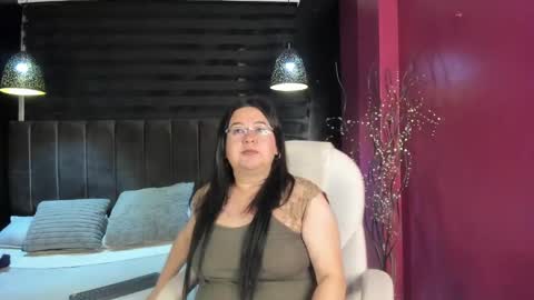 Snapshot of hirenne_ chatting on 18, 10, 2025 Hirenne  online show from 18, 10, 2025