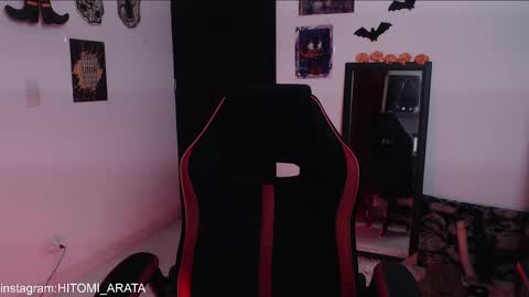 Hitomi Arata online show from 15, 10, 2025