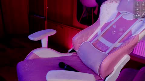 Holly online show from 27, 2, 2025