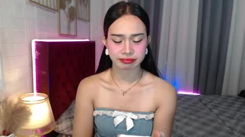 hoelymolly online show from 28, 4, 2026