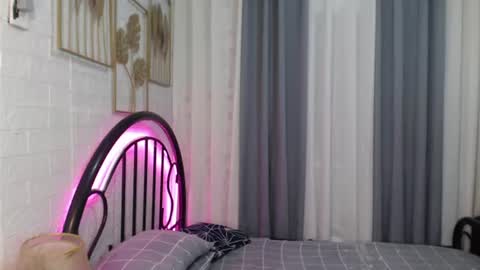 hoelymolly online show from 4, 7, 2026