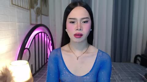 hoelymolly online show from 9, 7, 2026
