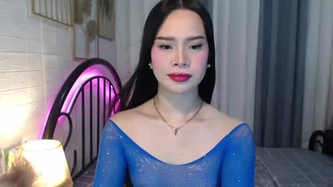 hoelymolly online show from 10, 7, 2026
