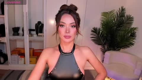 Snapshot of holee_laura chatting on 2, 12, 2024 Ms. Laura online show from 2, 12, 2024