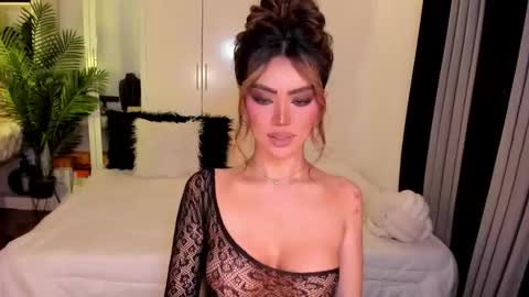 Snapshot of holee_laura chatting on 21, 9, 2025 Ms. Laura online show from 21, 9, 2025