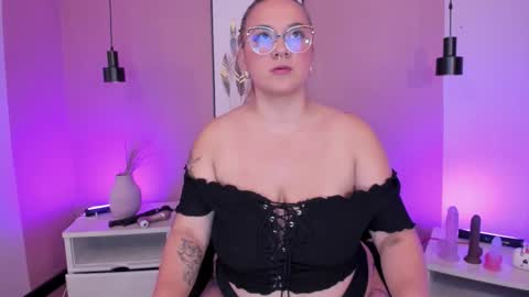 Hollie online show from 2, 10, 2025