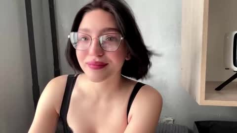 Snapshot of hollisguerrette chatting on 5, 3, 2026 Sofia online show from 5, 3, 2026