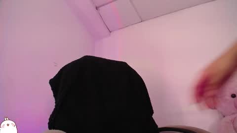 holly_16 online show from 15, 10, 2025