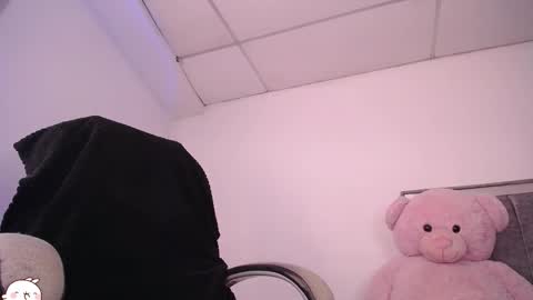 holly_16 online show from 6, 11, 2025