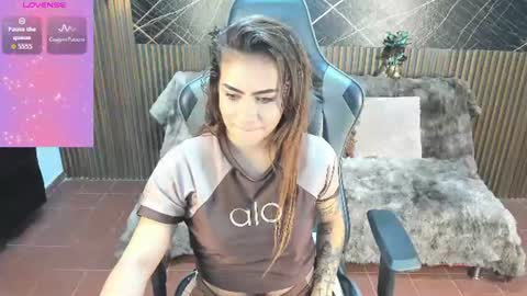 Holly 22 online show from 21, 7, 2026