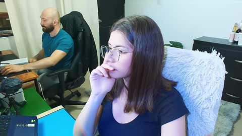 Holly and Honey online show from 20, 1, 2025