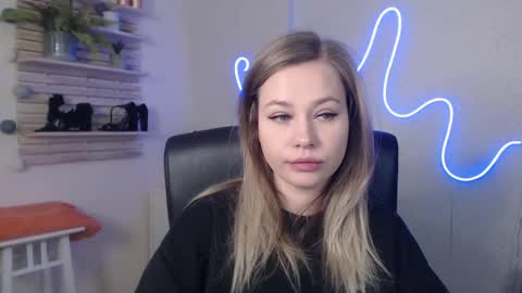 Holly online show from 9, 12, 2024