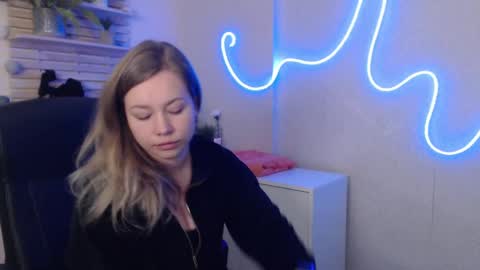 Holly online show from 5, 2, 2025