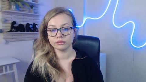 Holly online show from 13, 2, 2025