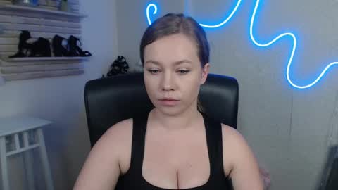 Holly online show from 27, 2, 2025