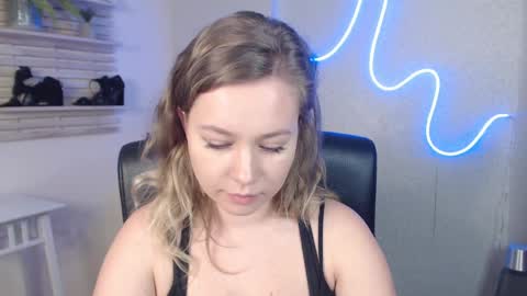 Holly online show from 5, 3, 2025