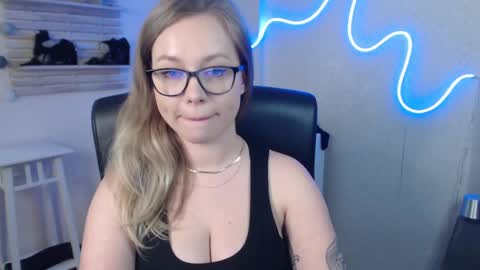 Holly online show from 10, 3, 2025