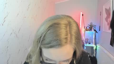 Holly online show from 8, 10, 2025