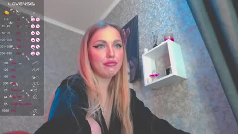 holly_molly8 online show from 8, 12, 2024