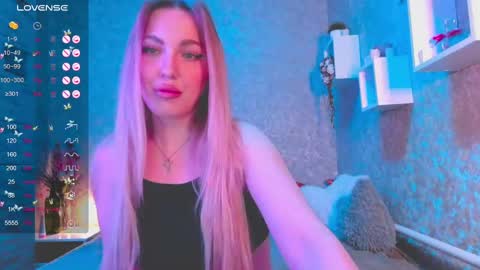 holly_molly8 online show from 21, 12, 2024
