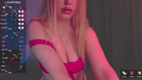 holly_molly8 online show from 26, 1, 2025