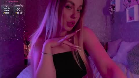 holly_molly8 online show from 27, 2, 2025