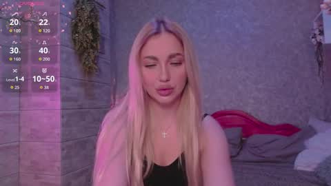 holly_molly8 online show from 2, 10, 2025