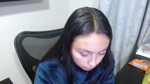 Snapshot of holly_rose69 chatting on 16, 10, 2025 Holly online show from 16, 10, 2025