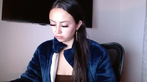 Holly online show from 8, 5, 2026