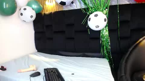 Holly Wastson online show from 20, 6, 2026
