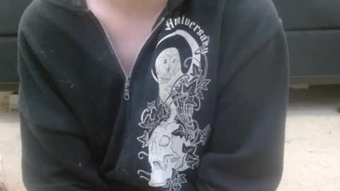 Holly Hawkes online show from 8, 3, 2025