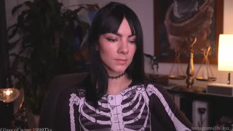 Holly Linder online show from 1, 3, 2025