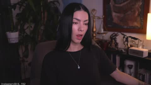 Snapshot of hollylinder_ chatting on 13, 5, 2026 Holly Linder online show from 13, 5, 2026