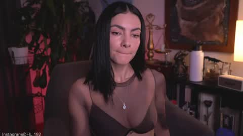 Snapshot of hollylinder_ chatting on 28, 5, 2026 Holly Linder online show from 28, 5, 2026