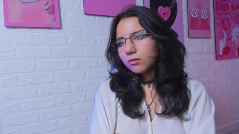 hollypeach_ online show from 13, 11, 2025