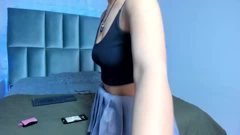 hollypeach_ online show from 27, 11, 2025