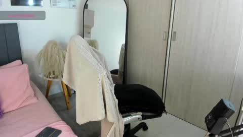  holly princess mermaid  online show from 4, 5, 2026