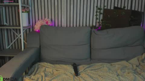 Snapshot of hollyray_ chatting on 10, 4, 2026 Holly online show from 10, 4, 2026