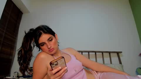 Snapshot of hollyshit_ chatting on 7, 12, 2024 hollyshit_ online show from 7, 12, 2024