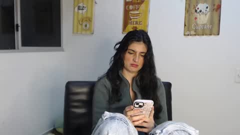 Snapshot of hollyshit_ chatting on 1, 3, 2025 hollyshit_ online show from 1, 3, 2025