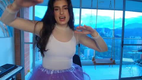 Snapshot of hollyshit_ chatting on 2, 10, 2025 hollyshit_ online show from 2, 10, 2025