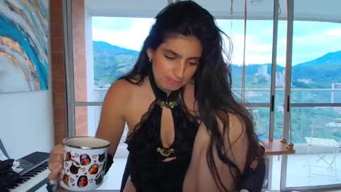 Snapshot of hollyshit_ chatting on 5, 10, 2025 hollyshit_ online show from 5, 10, 2025