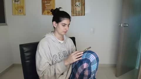 Snapshot of hollyshit_ chatting on 24, 10, 2025 hollyshit_ online show from 24, 10, 2025