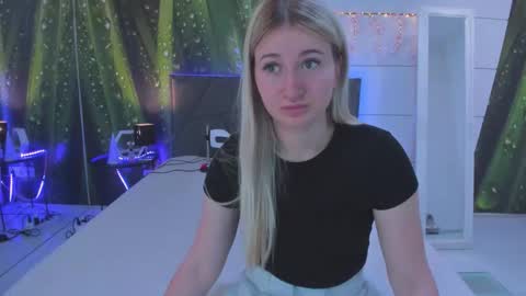 HollyTaillor online show from 7, 6, 2026