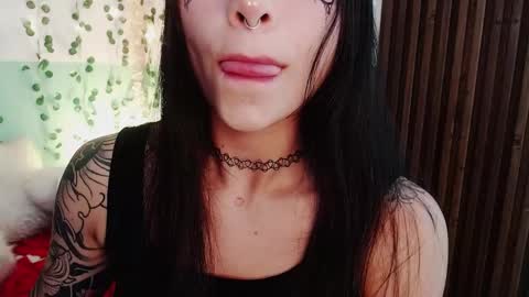 Snapshot of hollyxx_ chatting on 5, 12, 2024 holly online show from 5, 12, 2024