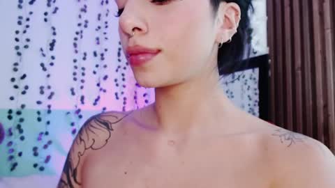 Snapshot of hollyxx_ chatting on 12, 12, 2024 holly online show from 12, 12, 2024