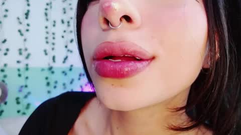 Snapshot of hollyxx_ chatting on 14, 12, 2024 holly online show from 14, 12, 2024