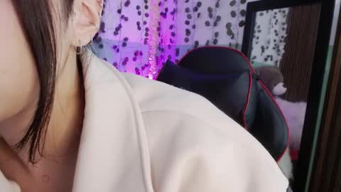 Snapshot of hollyxx_ chatting on 17, 12, 2024 holly online show from 17, 12, 2024