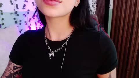 Snapshot of hollyxx_ chatting on 20, 12, 2024 holly online show from 20, 12, 2024