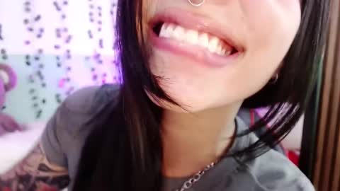 Snapshot of hollyxx_ chatting on 21, 12, 2024 holly online show from 21, 12, 2024